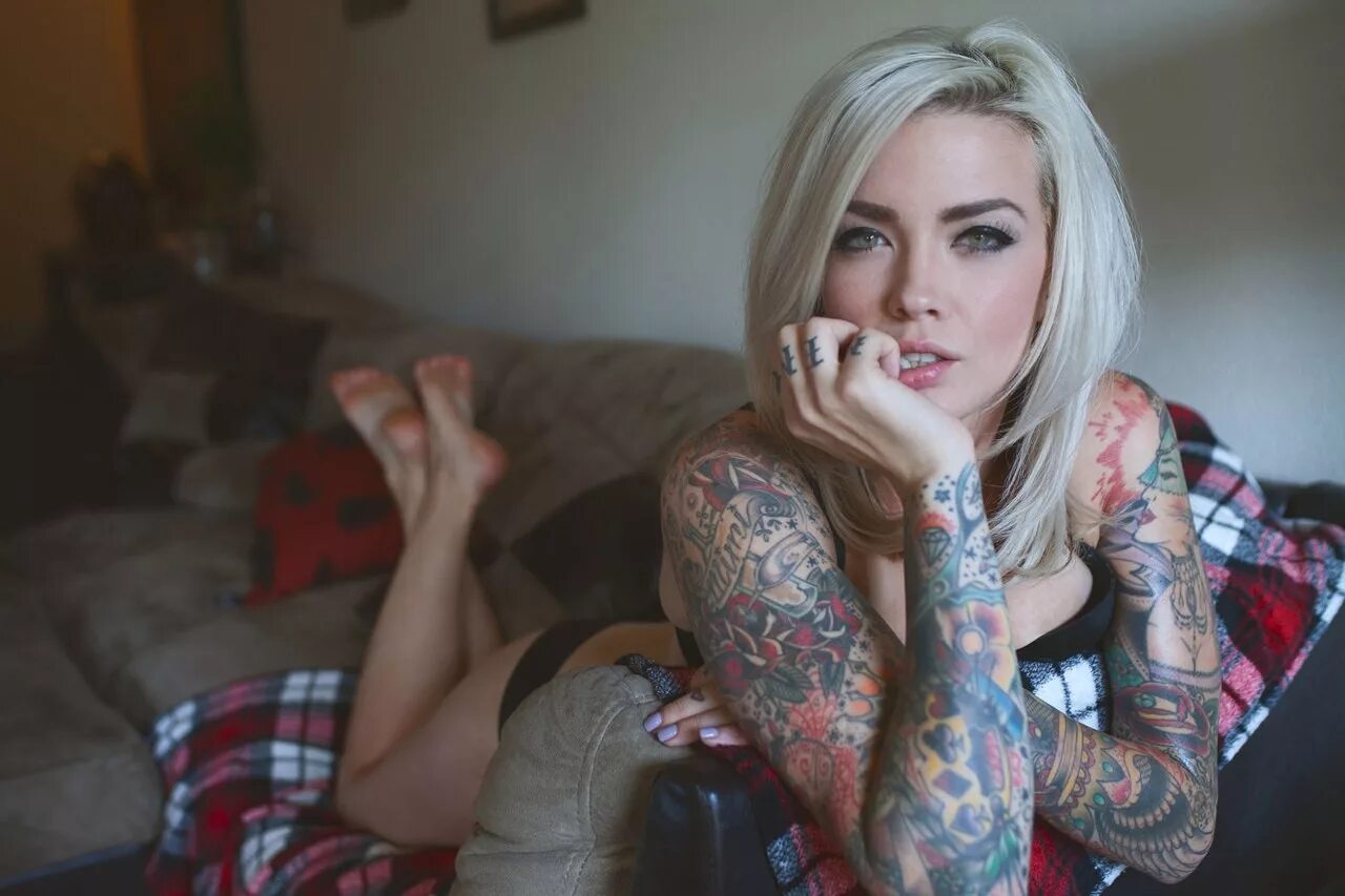 Blonde tattoo. Блондинка с тату. Blonde tattoo. Тату для девушек. Torrie blake тату модель.