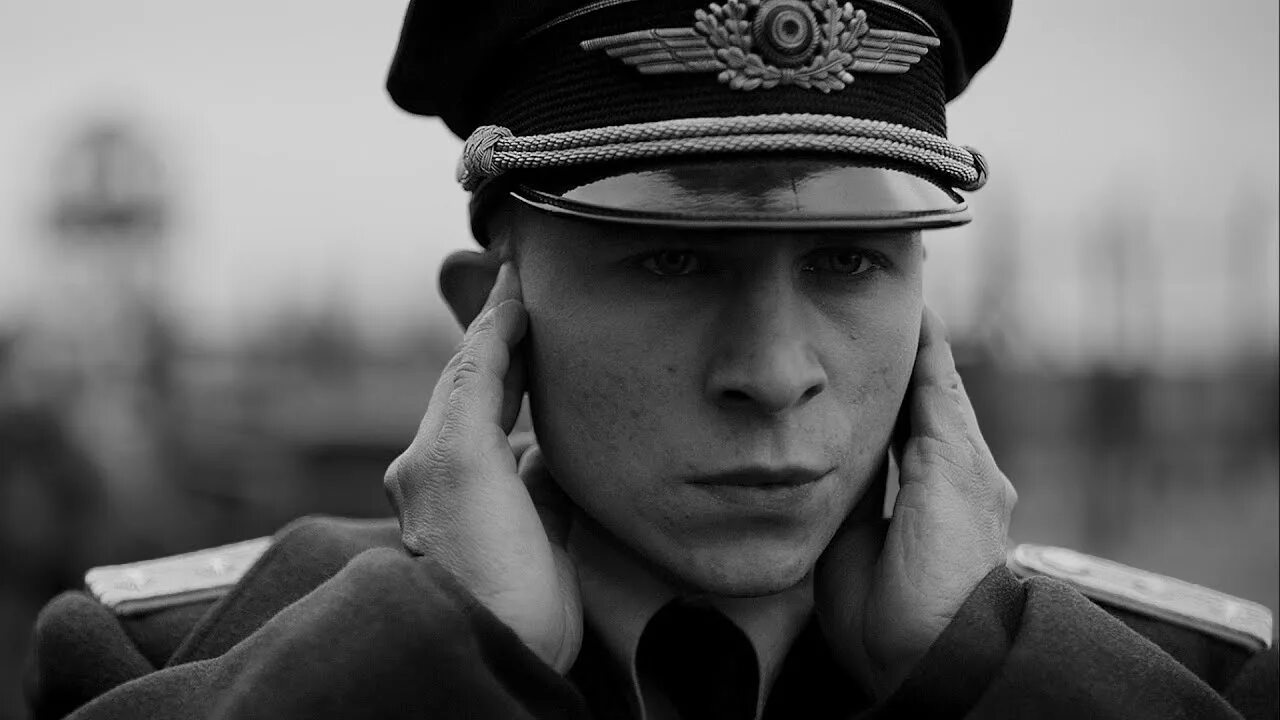 Дезертир нашел офицерский мундир. Der hauptmann фильм 2017. Дезертир нашел офицерский мундир. Генерал антон достлер расстрел. Капитан / der hauptmann.