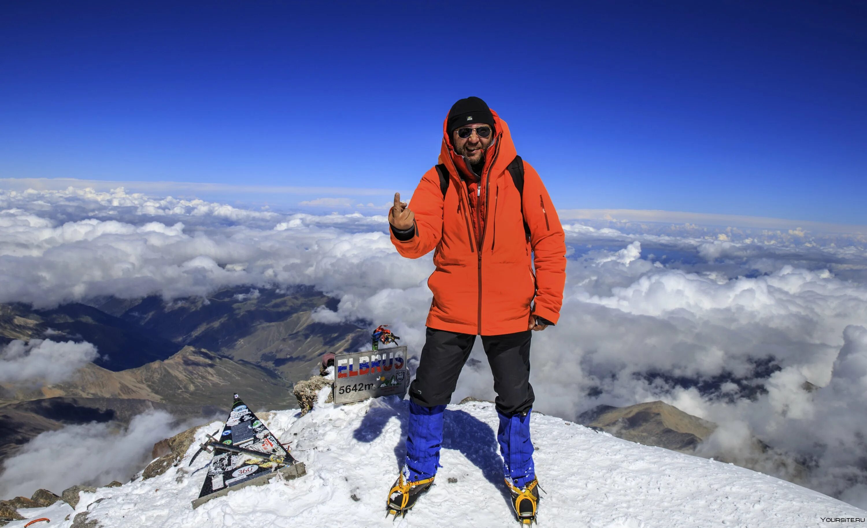 Погода на горе эльбрус на 14. Эльбрус 5642. Западная вершина Эльбруса 5642. Вершина Эльбруса 5642 метра. Высота Эльбруса 5642.