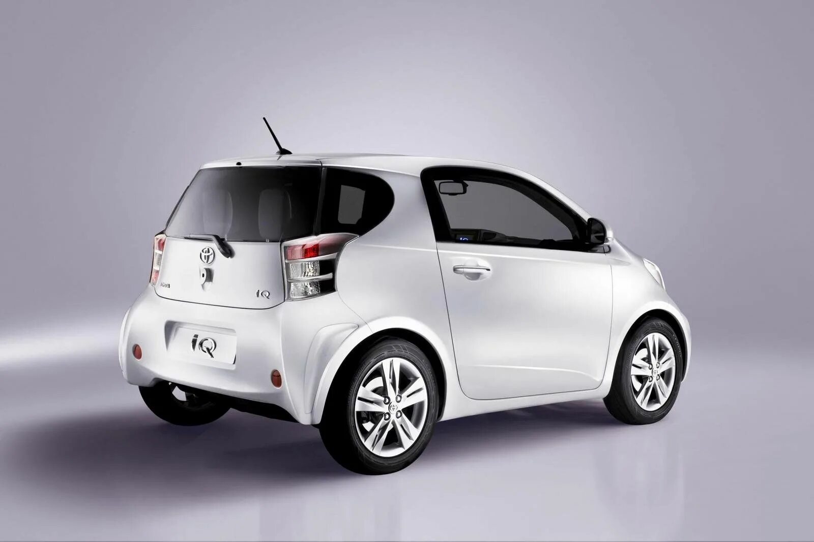 Купить тойоту мини. Toyota IQ 2008. Тойота iq1. Тойота IQ 2020. Toyota IQ 2022.