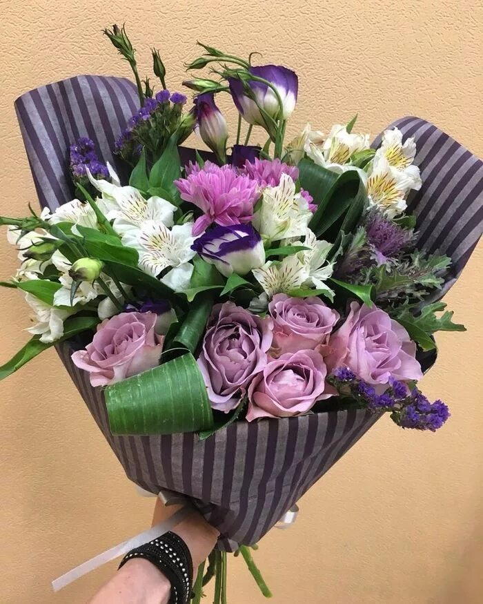 Недорогие букеты спб. Букет «современный». Дешевые букеты на 1000 рублей. Мини букеты спб. Букетная мастерская сергея данилова подольск.