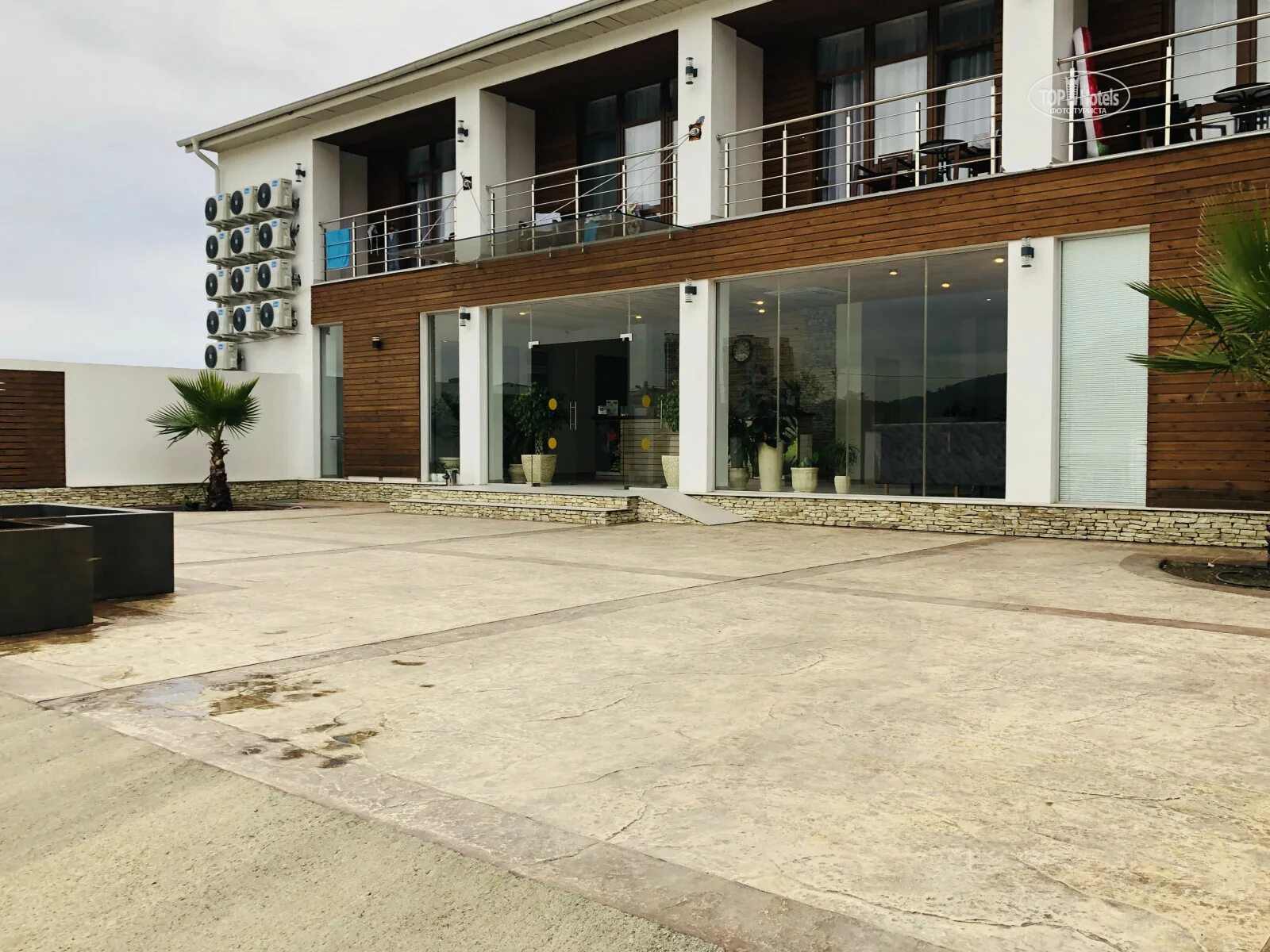 Aquamarine family club гагра. Aquamarine (аквамарин) 4* гагра. Аквамарин клубный отель абхазия. Аквамарин клубный отель абхазия. Aquamarine family club hotel абхазия.