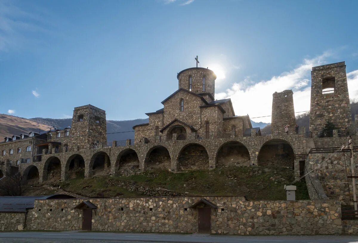 Аланский успенский монастырь северная. Аланский монастырь Осетия. Аланский Успенский монастырь. Аланский Успенский монастырь Северная Осетия. Аланский монастырь Фиагдон.
