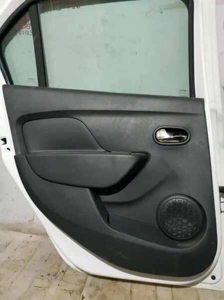 Передняя рено логан-2. Renault logan 2018 дверь. Дверные карты рено логан 2. Дверная карта рено логан фаза 1. Карта дверей логан 2.