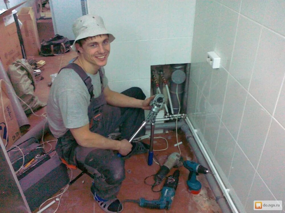 услуги профессионального сантехника аристон. сантехник карикатура. вызвать электрика на дом спб. вызвать слесаря из жэка.