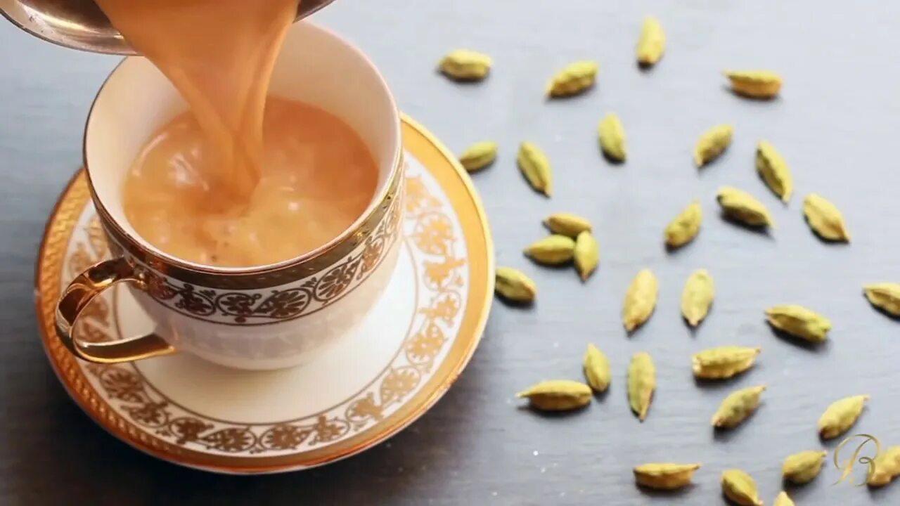 Карак Чой. Карак чай. Чашка кофе с кардамоном. Карак чай с кардамоном.