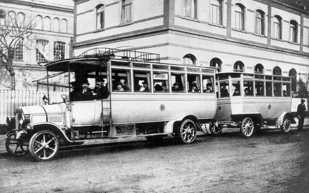 Первый автобус 25. Даймлер Бенц Бенц автобус. Даймлер 1904 Омнибус. Benz Gaggenau автобус. Mercedes Benz 3100 Omnibus.