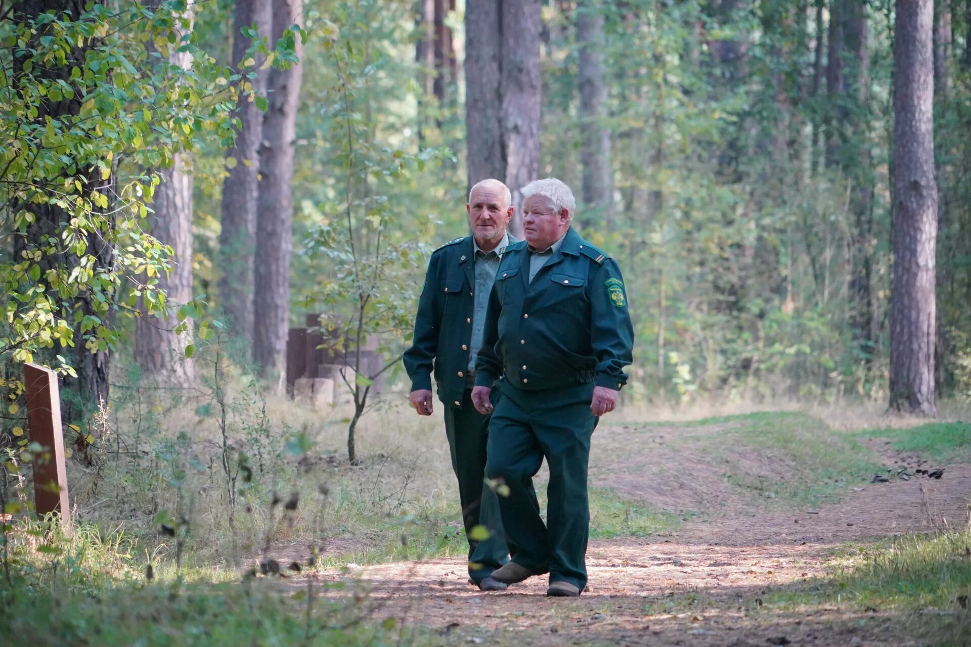 Лесничий исетского лесничества. Форменное обмундирование лесника. Удваивать лесника. Евгений лесничий. Дмитрий лесников лес.
