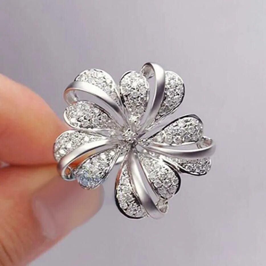 Серебряное кольцо ''Пион'' Альдзена K-15023 с фианитом Swarovski - купить в AllT