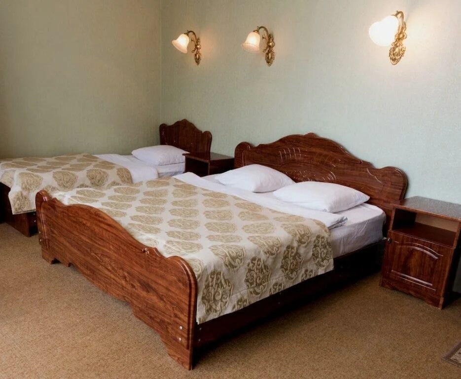 Элона 2 адлер. Элон адлер. Элисон элона адлер. Элон адлер. Элон адлер.