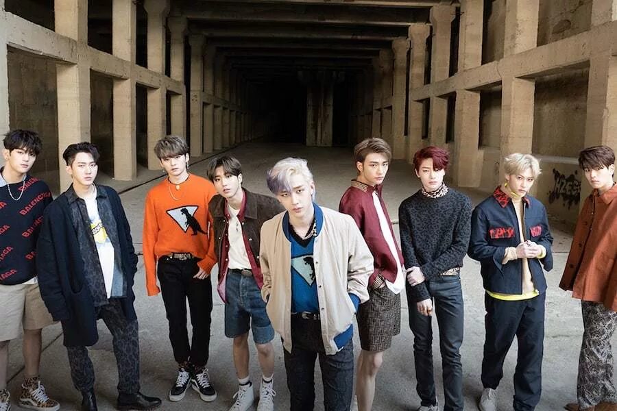 I am kind. Группа Stray Kids miroh. Stray Kids cle 1 miroh. K-Pop группа Stray Kids. Stray Kids miroh фотосессия.