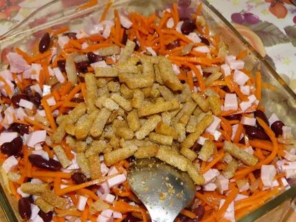 Салат кириешки колбаса морковка