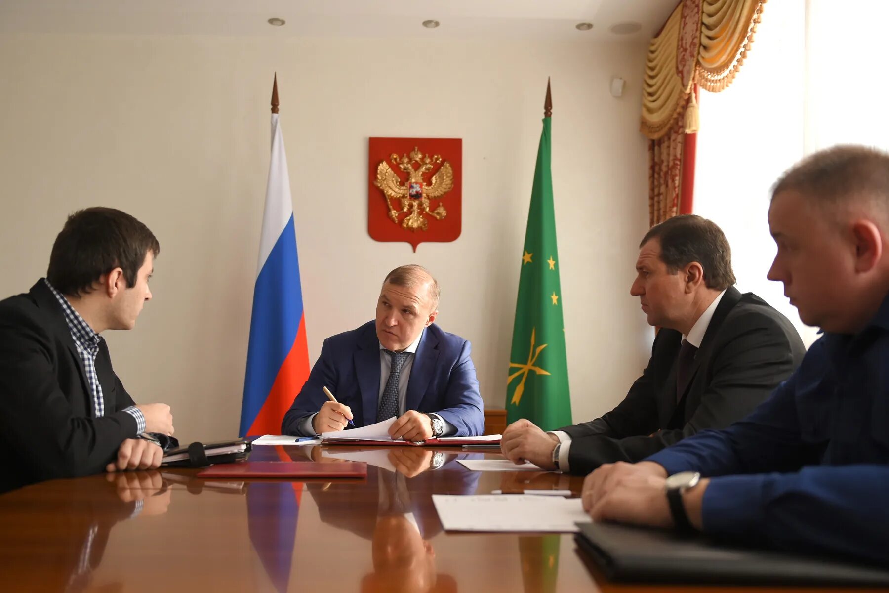 хапсироков крым-гери хизирович. глава администрации города майкопа. начальник мвд по республике адыгея. антитеррористическая комиссия майкоп. администрация майкоп сиюхов айдамиркан.