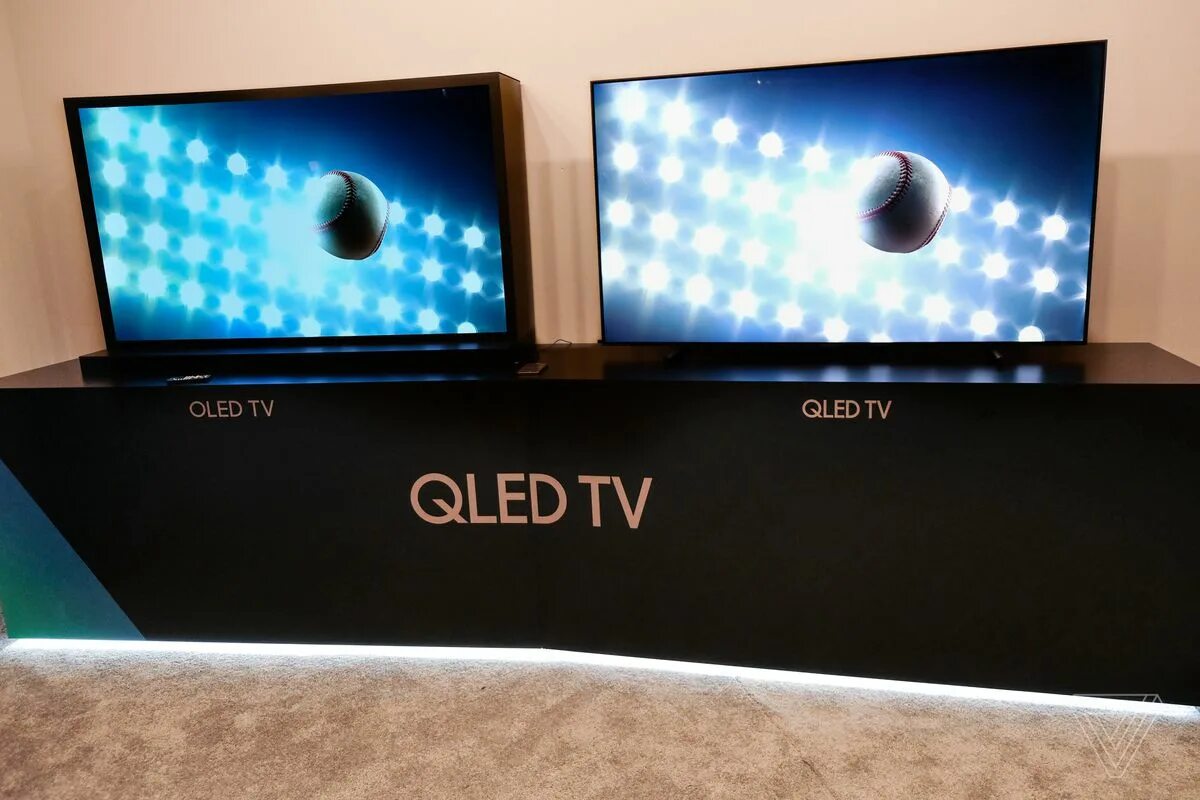 Чем отличаются телевизоры led. Samsung QLED 2017. OLED И QLED. OLED vs QLED. LCD OLED QLED.