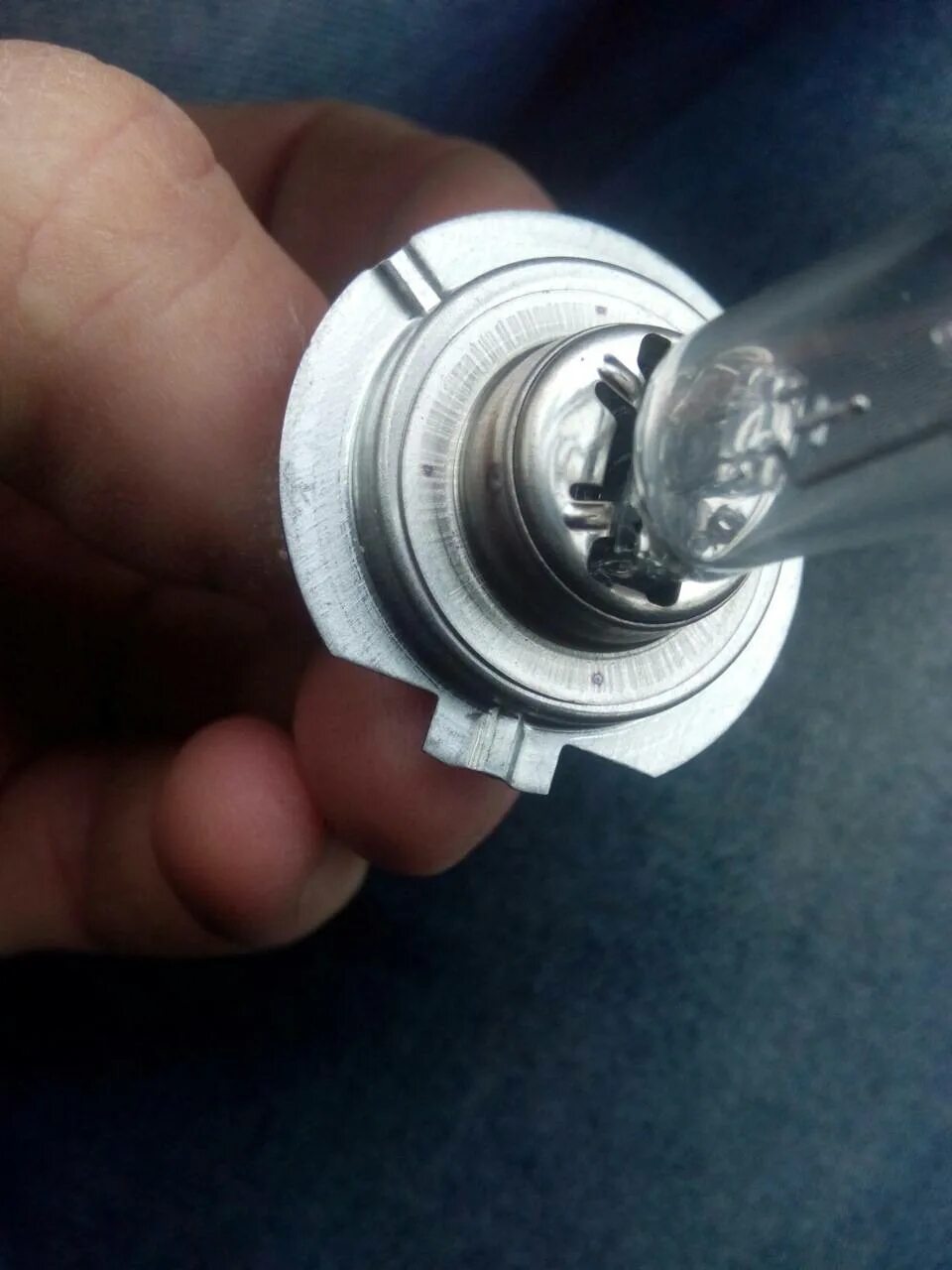 Лампа ближнего света пежо 206. Ближний свет пежо 308 какая лампа. Лампа ближнего света peugeot 308 2010. Лампочка ближнего света пежо 308 2008. Лампа ближнего света пежо 206.