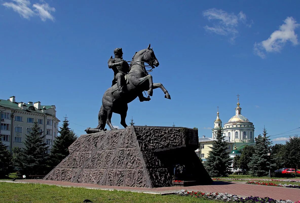 Xi какие памятники были. Памятник а. п. Ермолову (орёл). Город Орел памятник Ермолову. Памятник генералу Ермолову. Сквер Ермолова Орел.