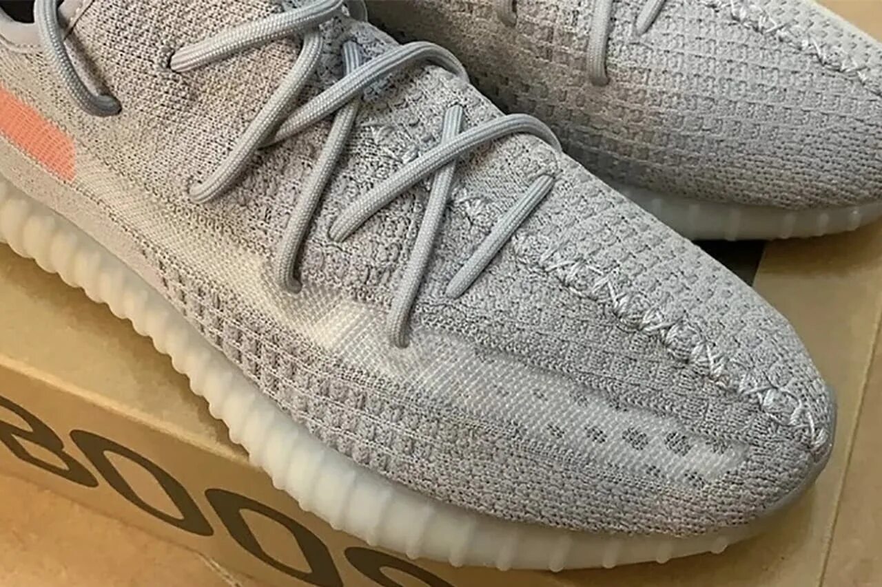 Таке изи. Adidas Yeezy 350 v2. Adidas Yeezy Boost 350 v2. Adidas Yeezy 350 v2 Light. Adidas Yeezy Boost 350 v2 Light.