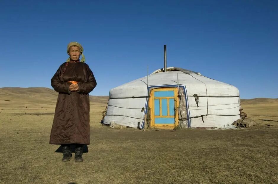 Почему в монголии живут монголы. Монголия кочевники юрта. юрта в улан баторе. юрта чингисхана улан батор. юрты кочевников монголии.