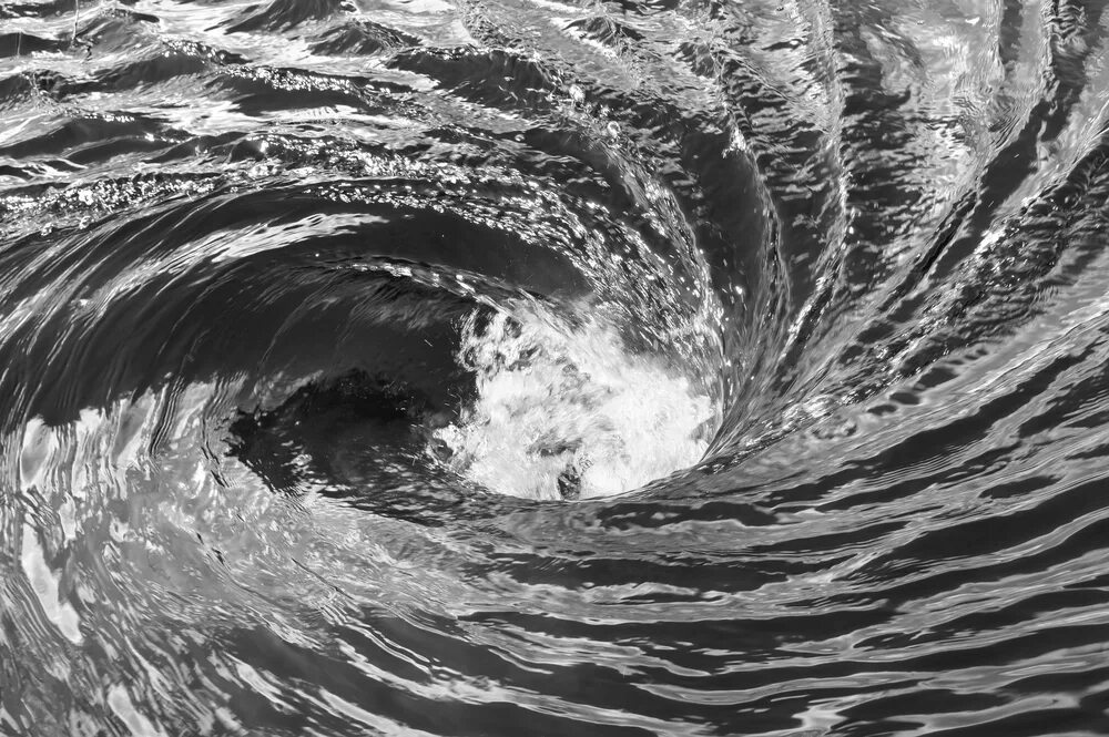 Водоворот мальстрём, норвегия. Водоворот в реке. Самые большие водовороты в мире. Бурлящий водоворот. Великий водоворот мальстрем.