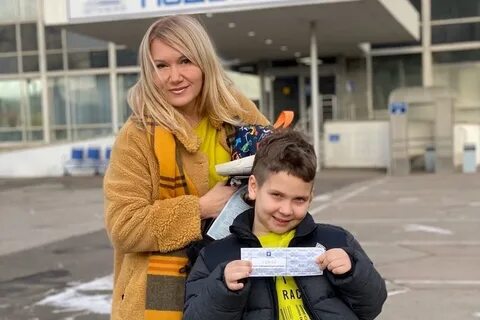 Мальчики приглашают девочек
