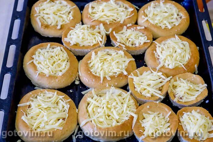 Творожные бублики с маком. Бублик с кунжутом. Бублики с фаршем в духовке рецепт с фото пошаговый. Фаршированные бублики. Пп бублики из творога.
