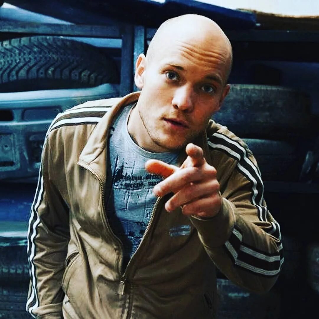 песня из пацанов на русском языке