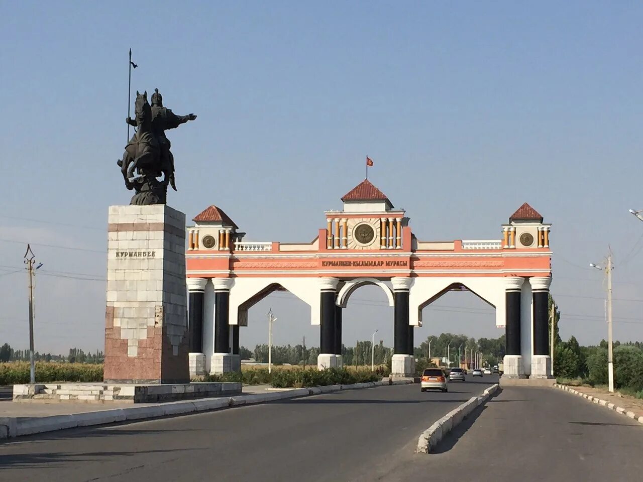 Город Джалал Абад Киргизия. Арка Джалал Абад. Джалал Абад достопримечательности. Город Джелалабад Киргизия. Кыргызстан это киргизия или нет