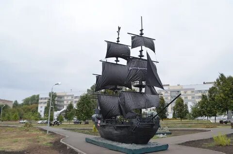 Черный набережные челны
