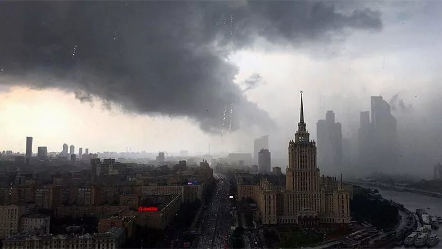 Ураган в москве (2017). Сильный ветер в москве. 07. Центр урагана. Ливень с грозой в москве.