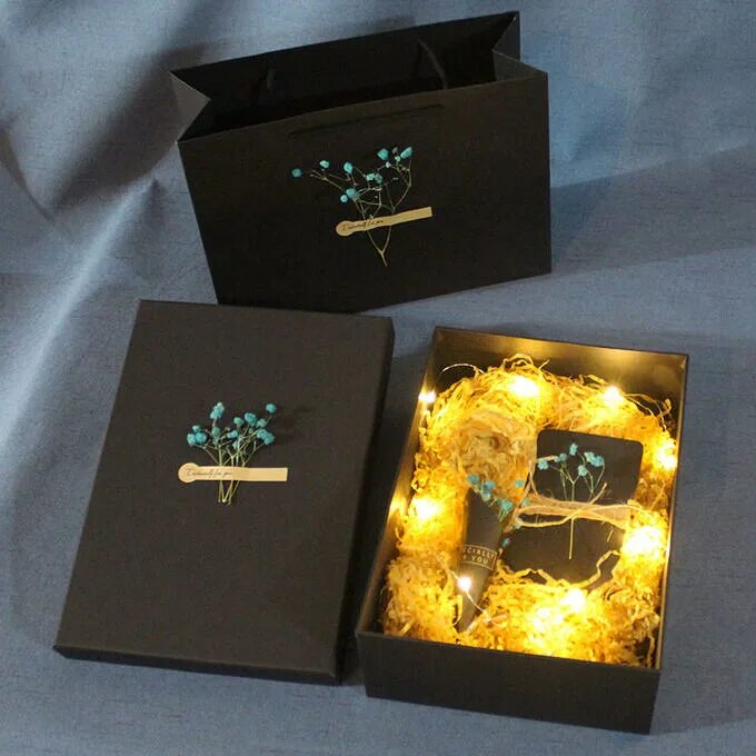 Гирлянда электрическая коробка. Гирлянда в упаковке. Огоньки гирлянды. Коробка с гирляндой. Коробка с гирляндой.