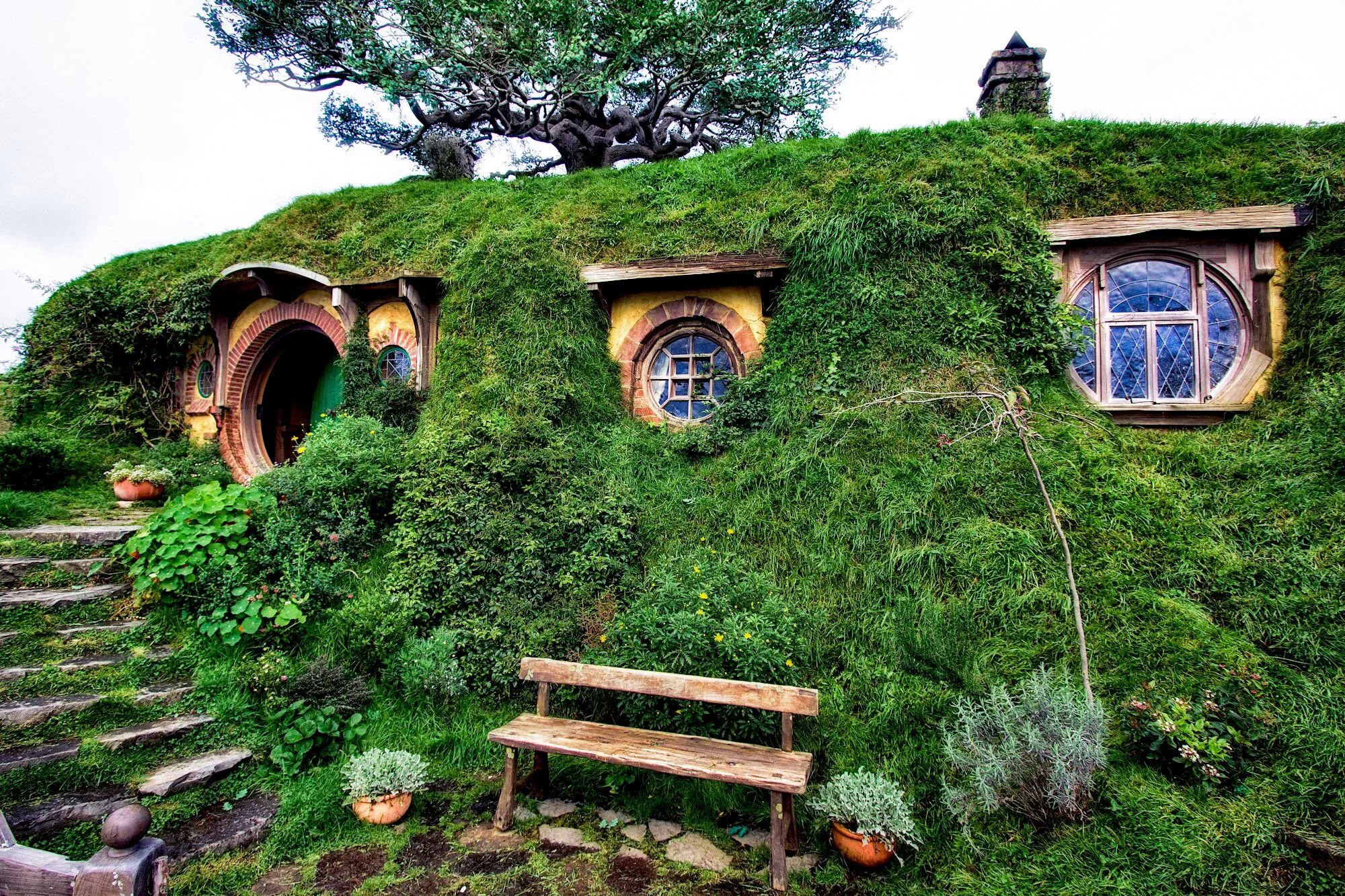 Новая зеландия хоббитон дом бильбо. Деревня хоббитов - хоббитон, новая зеландия. Деревня хоббитов, новая зеландия – «властелин колец». Хоббитон в новой зеландии внутри домов. Хоббитон дом бильбо.