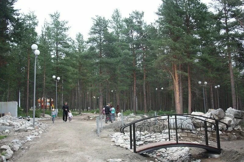 Парк в заре. Полярные зори мурманская область парк. наш парк полярные зори. город полярные зори парк. полярные зори парк отдыха.