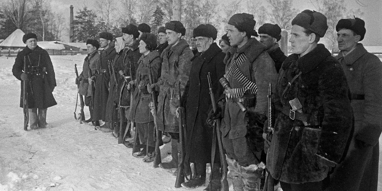 Партизаны в строю. Партизаны Подмосковья 1941-1942. Партизаны 1941 года. Партизанские отряды ВОВ.