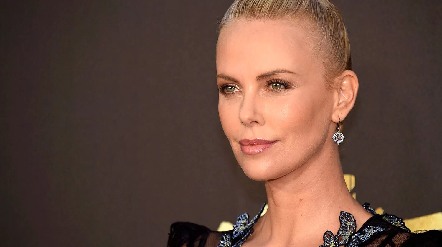 Шарлиз терон википедия. Шарлиз терон сейчас 2020. Шарлиз терон. Шарлиз терон. Шарлиз терон.