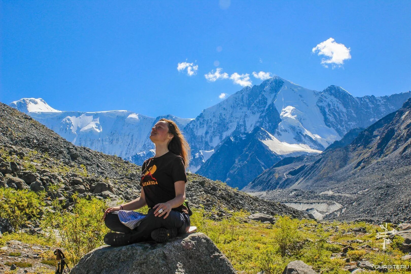 Иолго горный алтай. Шавлинские озера алтай поход. Реки озера республики горный алтай. Турбаза бирюзовая катунь горный алтай. Горный алтай туристы.