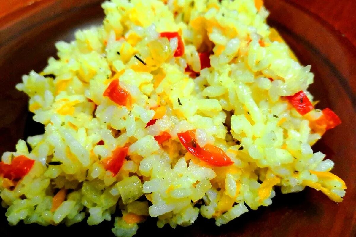 Рис гарнир. Рисовый гарнир. Рис с овощами на гарнир рассыпчатый. Вкусный рис на гарнир к курице