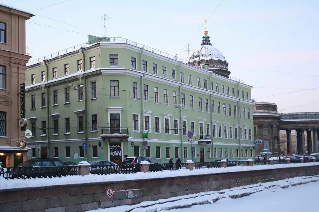 Троллейбус на переулке соловьи. С-петербург переулок. Переулок сергея тюленина. Сергея тюленина 4/23. Пер сергея тюленина 4 23.