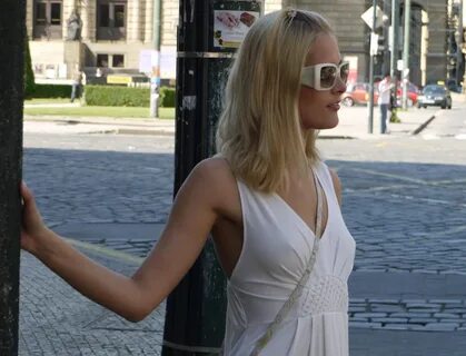 Downblouse, see-thru :: Wpadka, nip slip, see-thru, downblouse