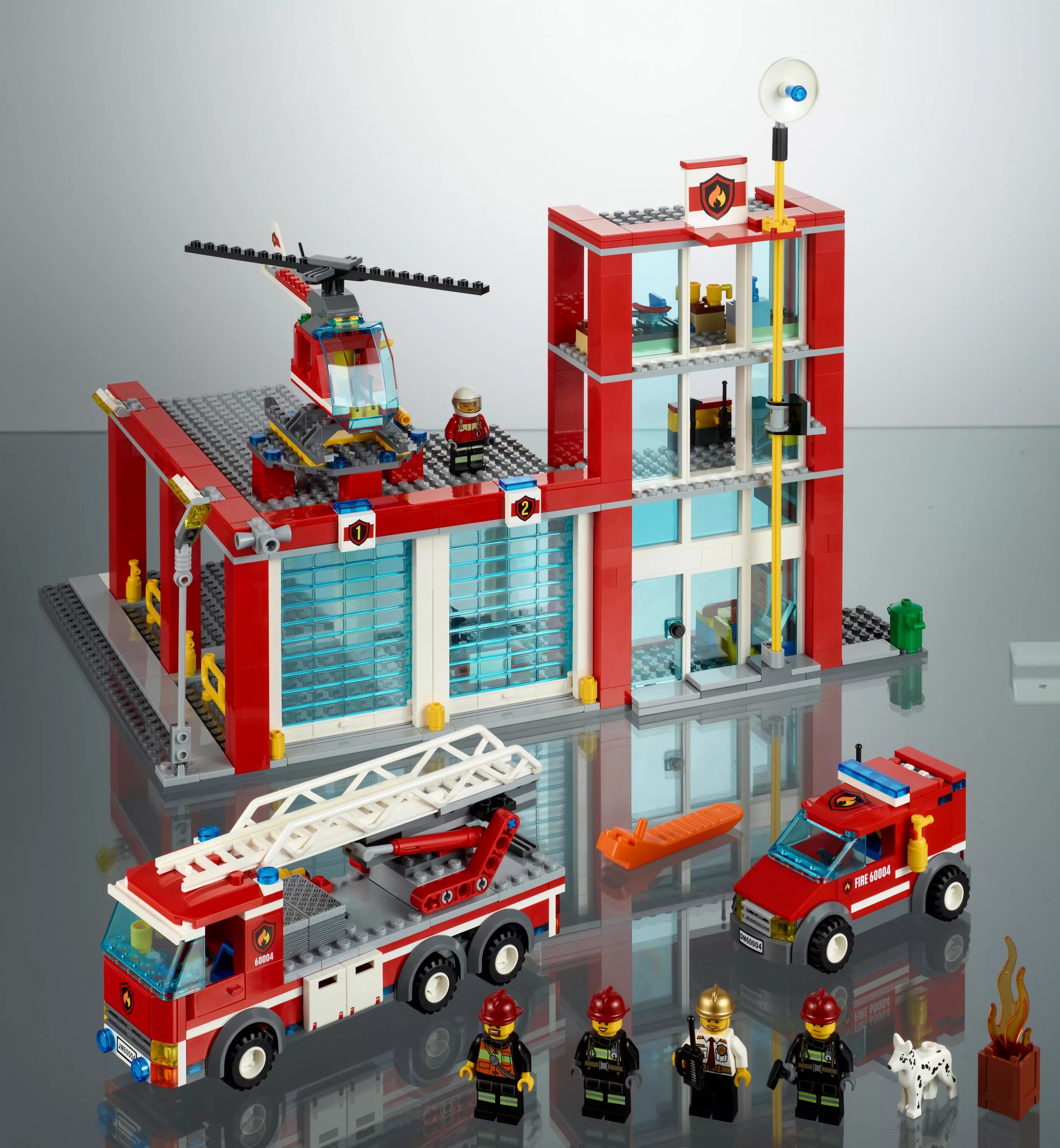 LEGO City пожарная база 60004. Лего Сити участок пожарка. 60320 LEGO City. Fire Station. Лего Сити 60110 и 60004. Сити пожарная