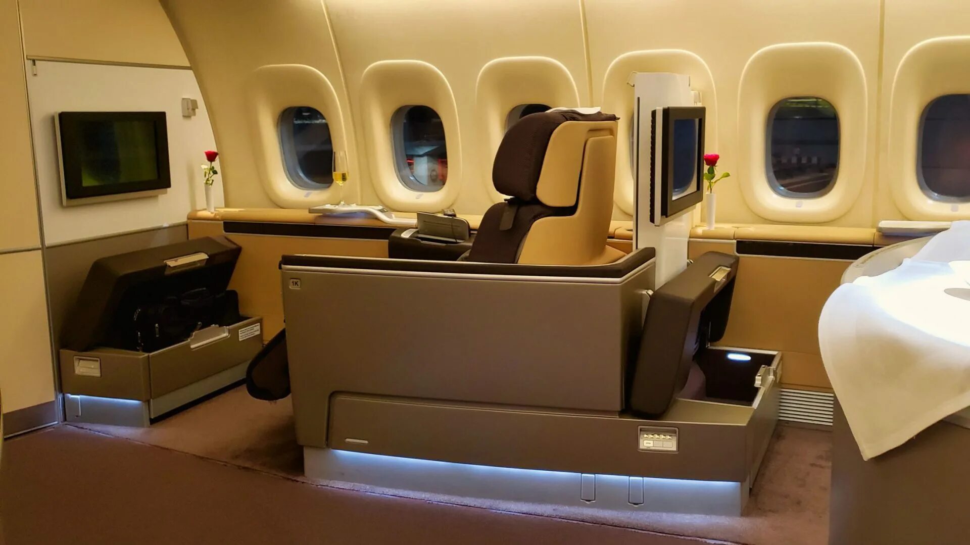 P first. Boeing 747-8 lufthansa first class. lufthansa 747 first class. lufthansa first class a380. boeing 747-8 lufthansa economy class.