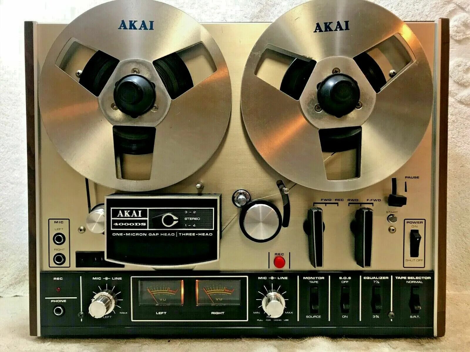 Какие магнитофоны хорошие. Akai GX 4000 DS. Akai 4000db. Akai 4000 магнитофон катушечный. Akai 4000ds mk2.