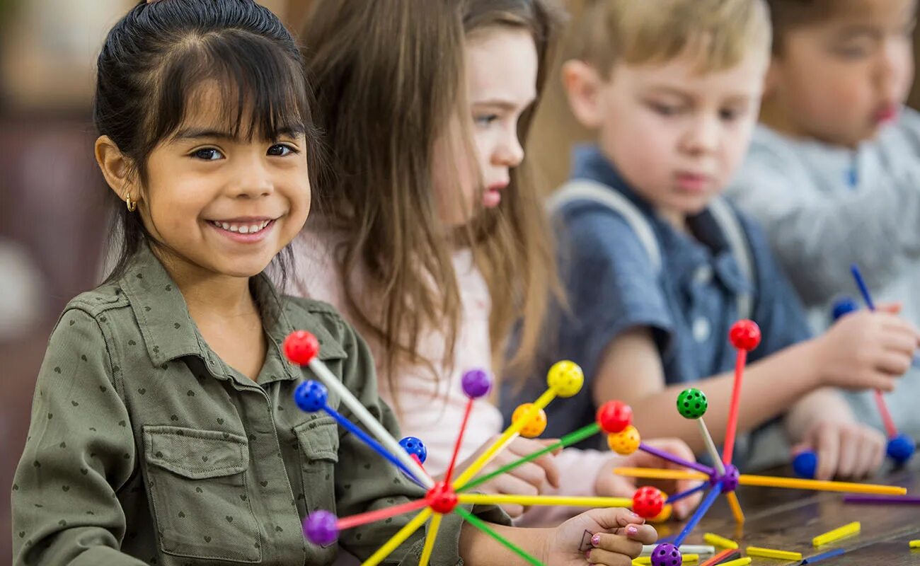 Children programmes. Фото умных детей в детском саду. Детвора. Смышленые дети. Детский сад умный малыш. Умные малыш в деском саду.