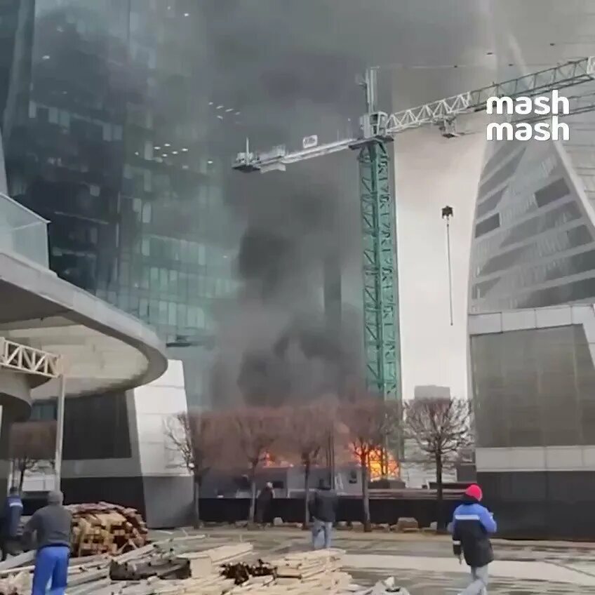 Пожар в здании. Пожар в Москва Сити. Горящее здание. Пожар в Москве сейчас. Правда что москва сити горит