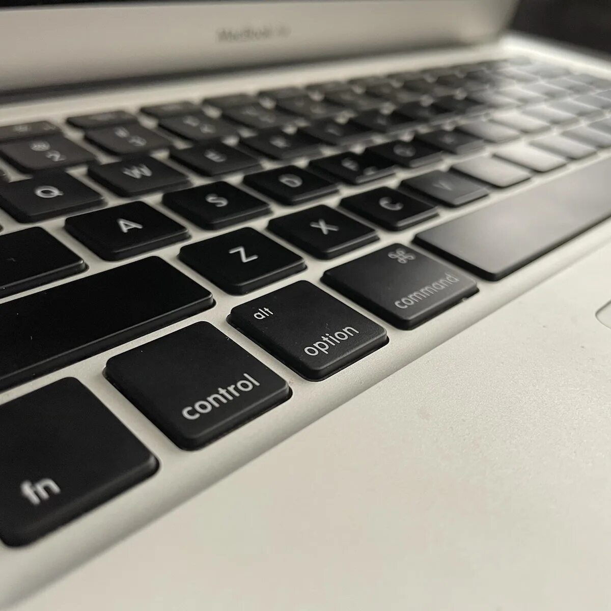 Command macbook. Клавиатура macbook air 12. 30% клава. 30% клавиатура. shift на макбуке air.