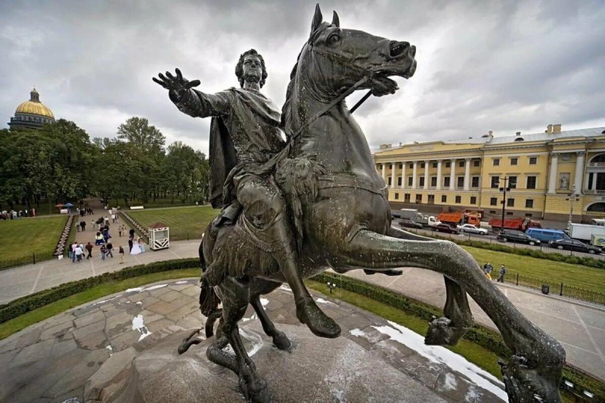 Скульптура на коне. Медный всадник памятник Петру 1. Статуя Петру 1 в Петербурге медный всадник. Памятник Петру 1метный всадник. Памятник Петру i медный всадник.