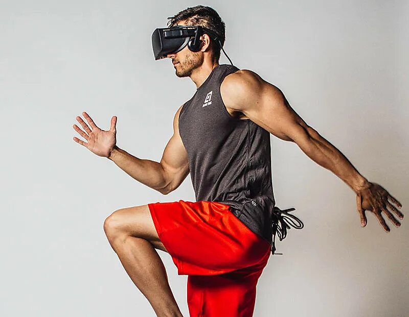 Тренировка виртуальная реальность. Vr тренировки. тренировка в виртуальной реальности. спортсмен в очках. виртуальные тренировки les mills.