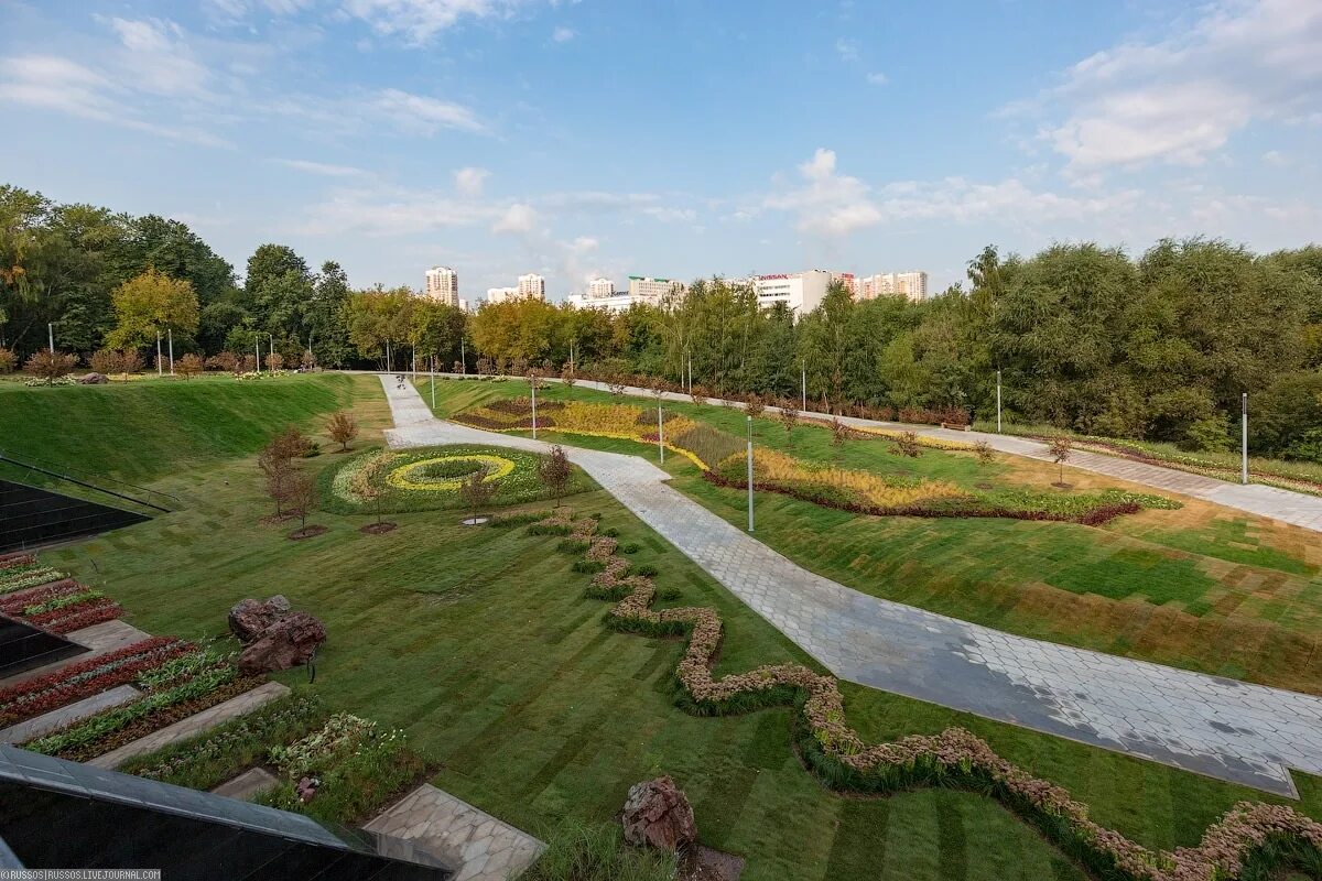 Мичуринский проспект парк. Парк у метро Мичуринский проспект. Мичуринский проспект парк возле метро. Мичуринский проспект парки рядом. Красивый парк рядом