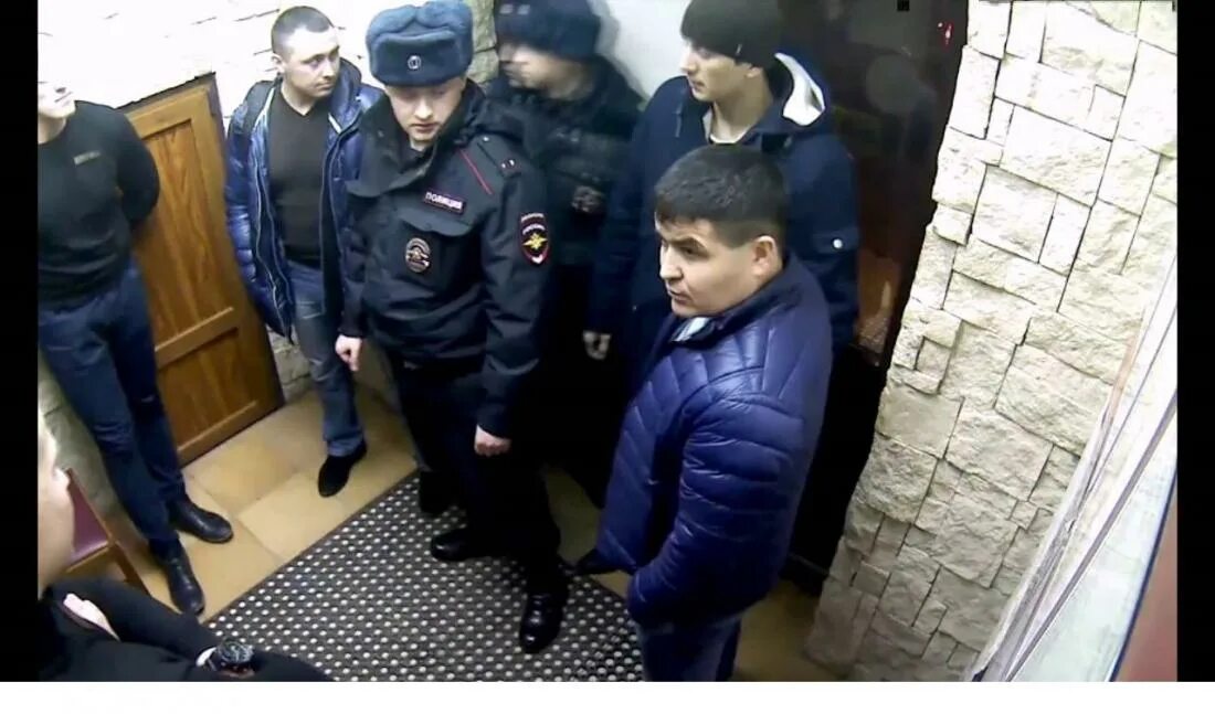 Домик полиция. Дача полицейского. Пускать полицию в дом. Пускать полицию в дом. Пускать полицию в дом.