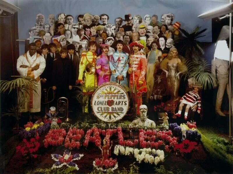 Beatles sgt peppers lonely hearts club. Cover Sgt. Pepper`s Lonely Hearts Club Band (1967). Sgt Pepper s Lonely Hearts Club Band. Sgt. Pepper's Lonely Hearts Club Band Битлз. The Beatles Sgt Pepper оркестр 1967.