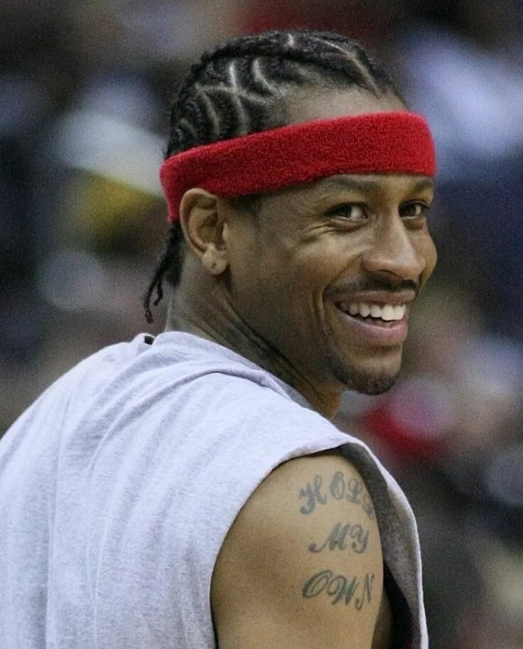 Allen iverson. Айверсон. Айвено Айверсон команда. Айверсон баскетболист. Аллен Айверсон прическа.